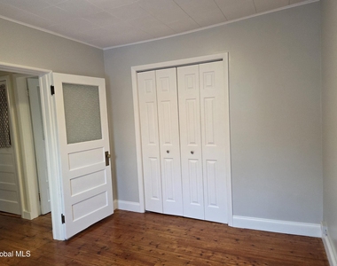 669 Pawling Avenue - Photo Thumbnail 8