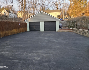 669 Pawling Avenue - Photo Thumbnail 21