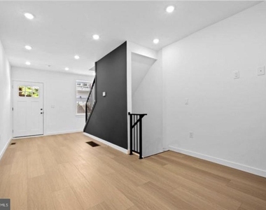 2215 N Mutter Street - Photo Thumbnail 4