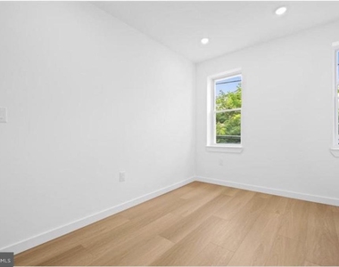 2215 N Mutter Street - Photo Thumbnail 15