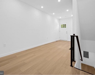 2215 N Mutter Street - Photo Thumbnail 7