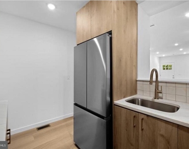 2215 N Mutter Street - Photo Thumbnail 10