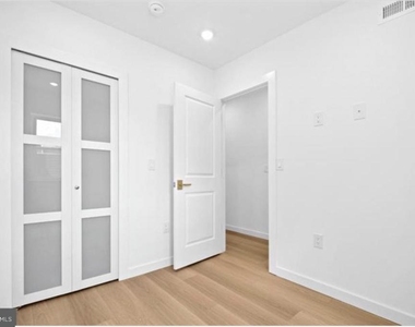 2215 N Mutter Street - Photo Thumbnail 18