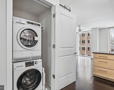 1025 1st Street Se - Photo Thumbnail 12