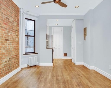 246 Mott Street - Photo Thumbnail 4