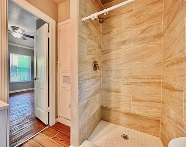 204 E 30th St - Photo Thumbnail 5