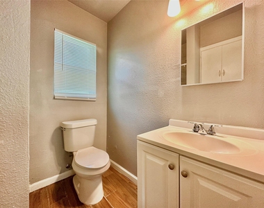 204 E 30th St - Photo Thumbnail 6