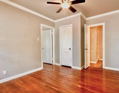 204 E 30th St - Photo Thumbnail 4