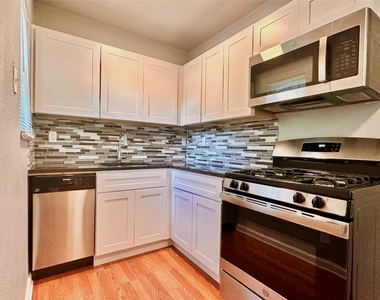 204 E 30th St - Photo Thumbnail 1