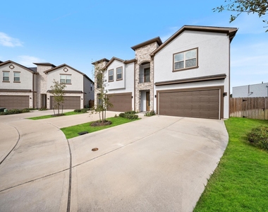 2015 Olivos Street - Photo Thumbnail 2