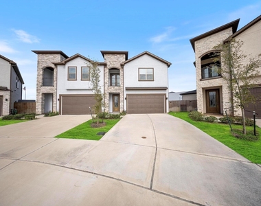 2015 Olivos Street - Photo Thumbnail 1