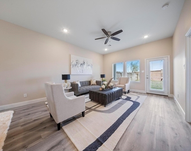 2015 Olivos Street - Photo Thumbnail 7