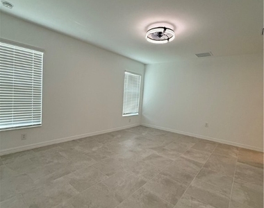 3850 Treasure Oak Way - Photo Thumbnail 29