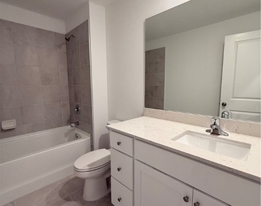 3850 Treasure Oak Way - Photo Thumbnail 19
