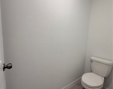 3850 Treasure Oak Way - Photo Thumbnail 34