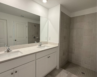 3850 Treasure Oak Way - Photo Thumbnail 32