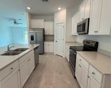 3850 Treasure Oak Way - Photo Thumbnail 7
