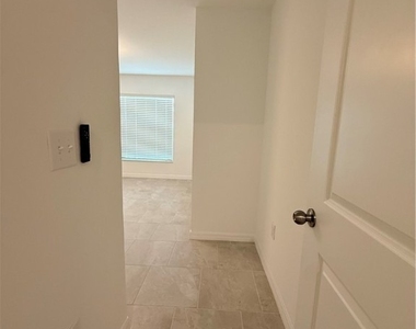 3850 Treasure Oak Way - Photo Thumbnail 24