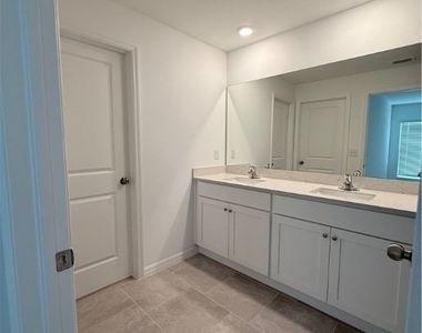 3850 Treasure Oak Way - Photo Thumbnail 31