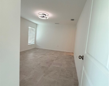 3850 Treasure Oak Way - Photo Thumbnail 28