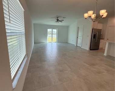 3850 Treasure Oak Way - Photo Thumbnail 3