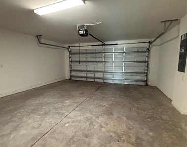 3850 Treasure Oak Way - Photo Thumbnail 37