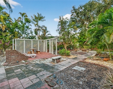 18015 Horseshoe Bay Circle - Photo Thumbnail 19