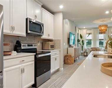 4638 Arboretum Circle - Photo Thumbnail 15