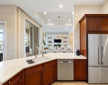 8950 Shenendoah Circle - Photo Thumbnail 11