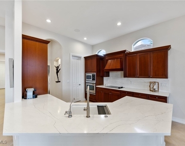 8950 Shenendoah Circle - Photo Thumbnail 9