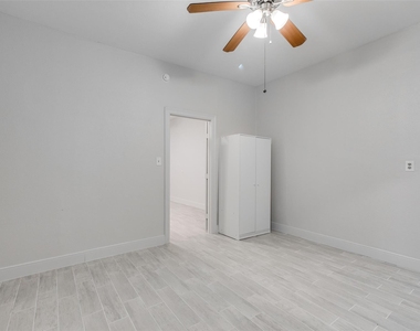 7133 Avenue C - Photo Thumbnail 8