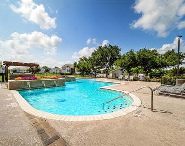 3419 Fountains Drive - Photo Thumbnail 2