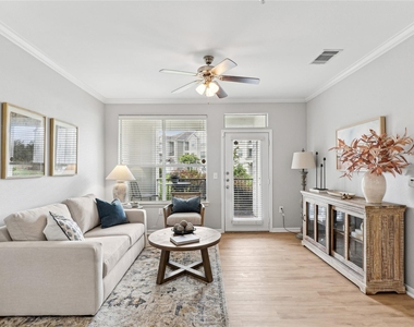 14807 Woodland Hills Drive - Photo Thumbnail 7