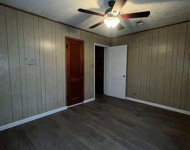 2018 N Avenue H - Photo Thumbnail 14