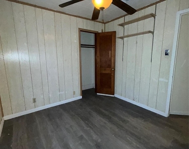 2018 N Avenue H - Photo Thumbnail 9
