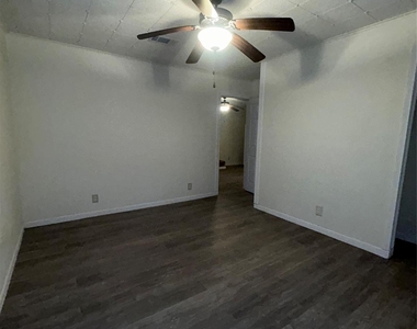2018 N Avenue H - Photo Thumbnail 8