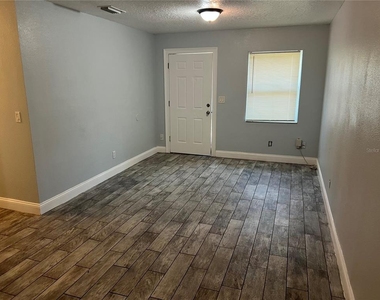 920 Maydell Drive - Photo Thumbnail 2