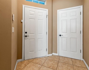 2052 Park Crescent Drive - Photo Thumbnail 9