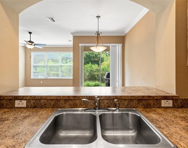 2052 Park Crescent Drive - Photo Thumbnail 15