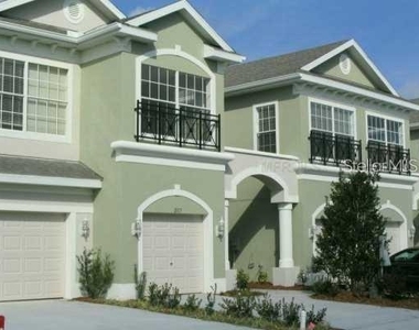 2052 Park Crescent Drive - Photo Thumbnail 2