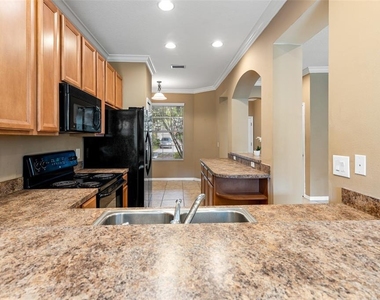 2052 Park Crescent Drive - Photo Thumbnail 14