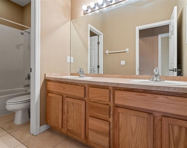 2052 Park Crescent Drive - Photo Thumbnail 24