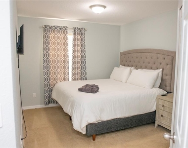 112 Cypress Pointe Court - Photo Thumbnail 18