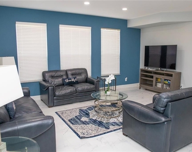 112 Cypress Pointe Court - Photo Thumbnail 14