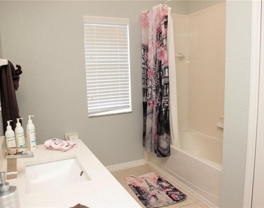 112 Cypress Pointe Court - Photo Thumbnail 21