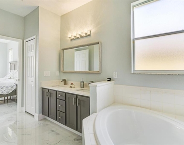 112 Cypress Pointe Court - Photo Thumbnail 28