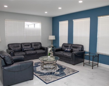 112 Cypress Pointe Court - Photo Thumbnail 13