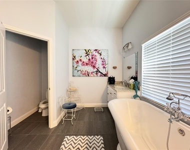 3108 N Wheaton Point - Photo Thumbnail 21