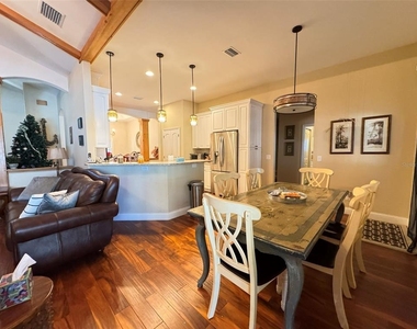 3108 N Wheaton Point - Photo Thumbnail 12