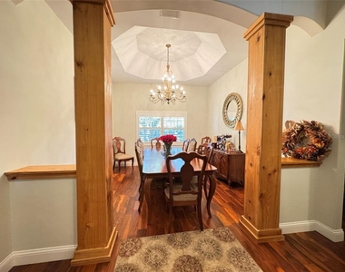 3108 N Wheaton Point - Photo Thumbnail 4